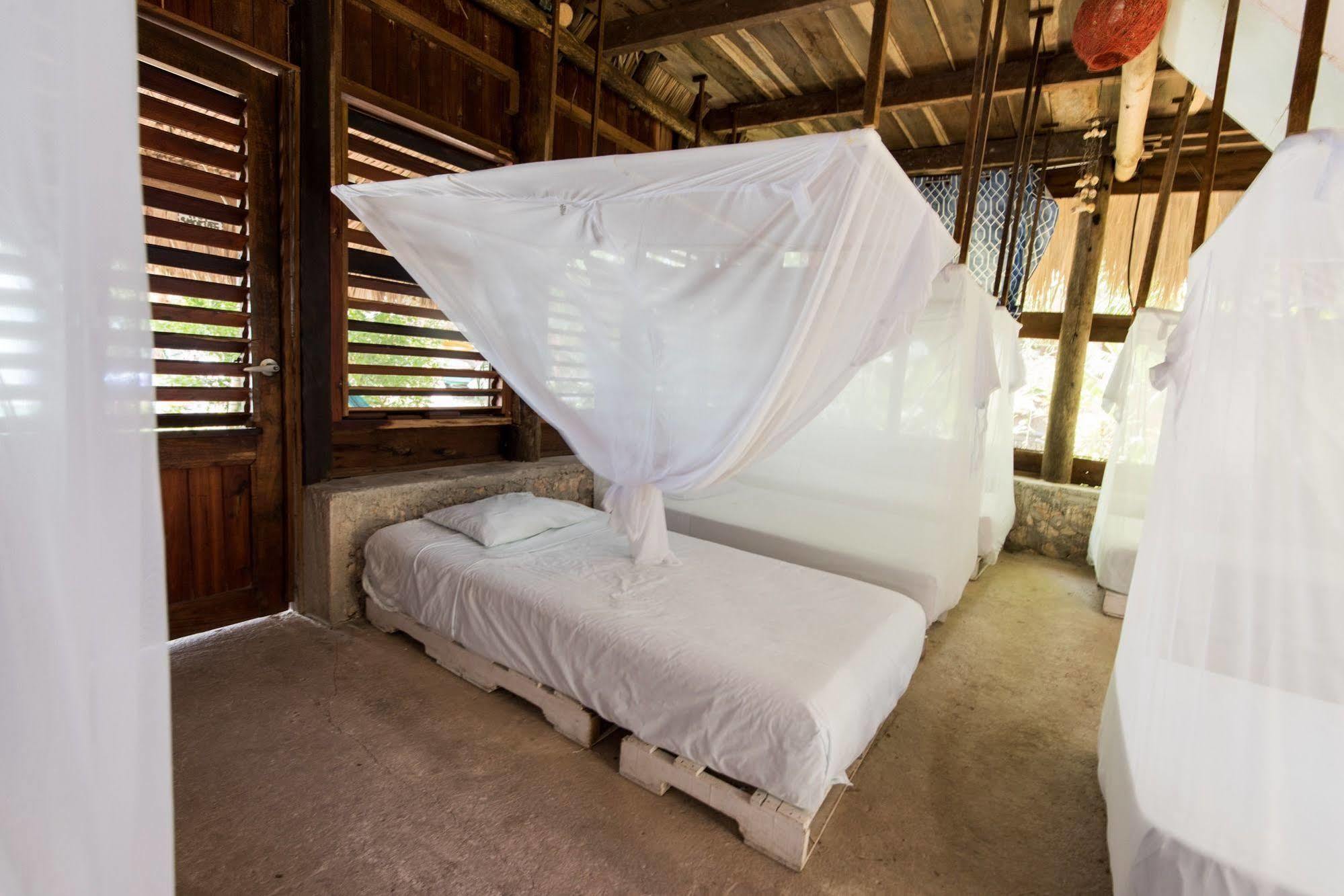 Hostal & Camping Magic *